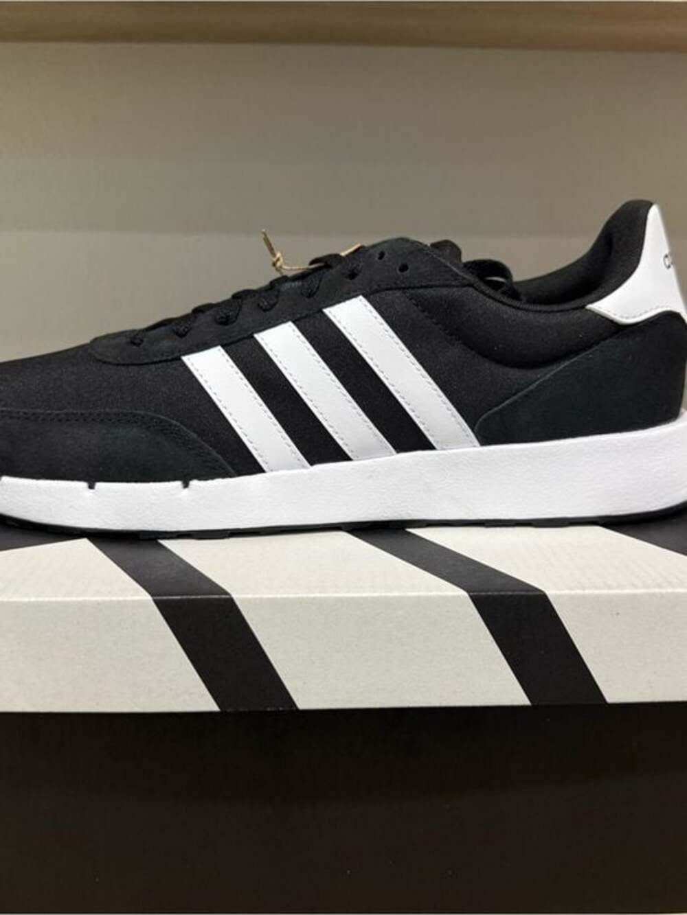 NIB Adidas Run 60’s, 11.5M, Black and White Sneaker